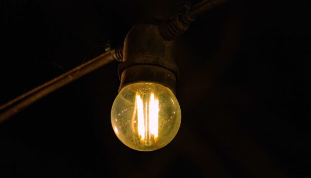 Russian Strikes Cut Power in Five Ukraine Regions